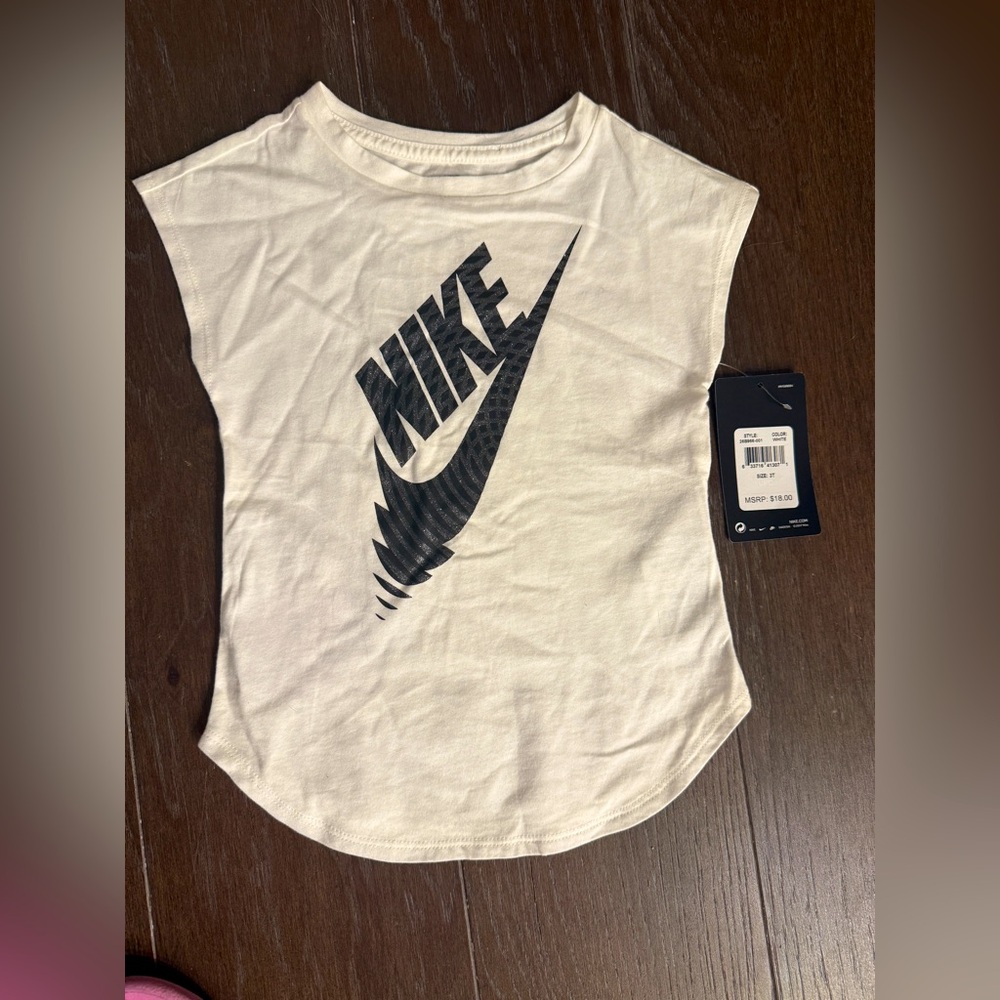 💕NWT Nike white t shirt size 3T 🌸🌸🌸